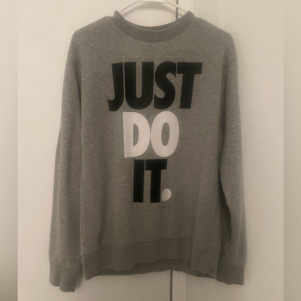 Nike men’s sweater size Medium